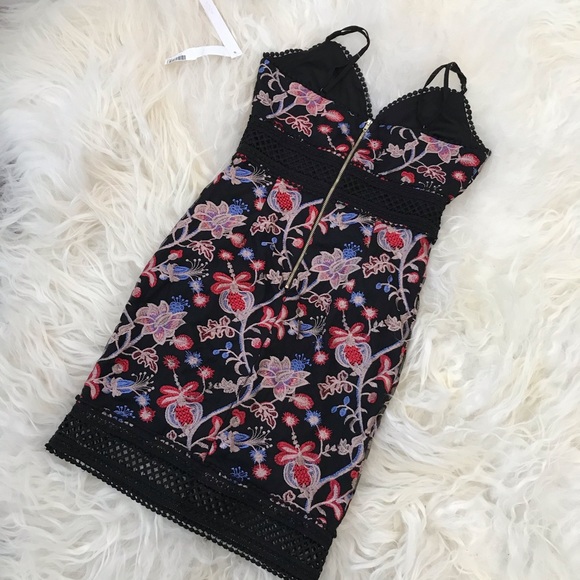 AQUA FLORAL EMBROIDERY SCALLOPED TRIM CASUAL DRESS - Picture 7 of 8